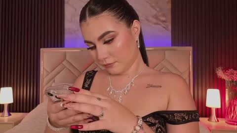 Miaa Farrel online show from 23, 4, 2026