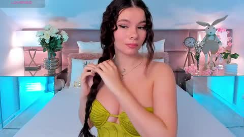 Mia online show from 4, 4, 2026