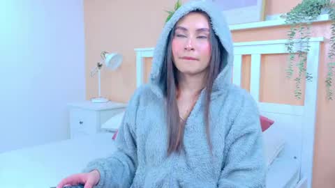 miaanderson__ online show from 19, 4, 2026