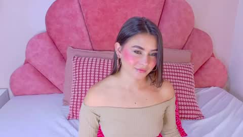 miaanderson__ online show from 21, 4, 2026