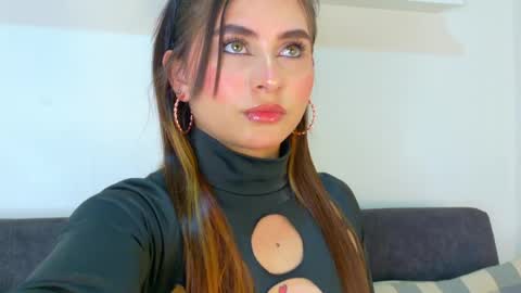 miaanderson__ online show from 10, 5, 2026