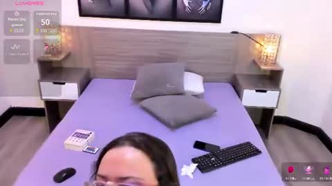 mia red hair molly short hair online show from 22, 7, 2026