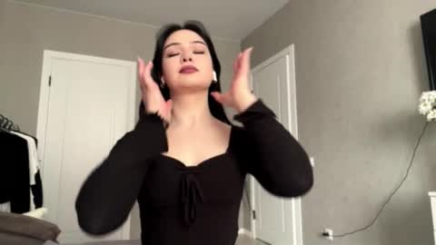 Mia online show from 10, 3, 2026