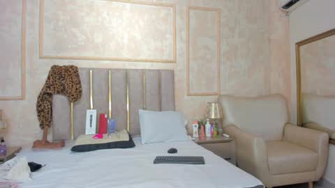 Miaasummer online show from 18, 4, 2026