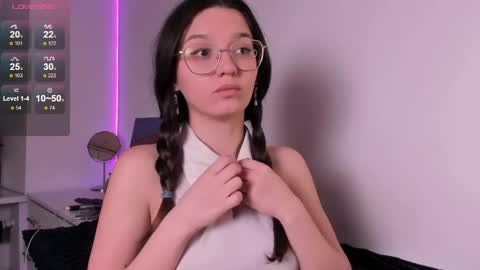 Snapshot of miabellee_ chatting on 6, 5, 2026 mia online show from 6, 5, 2026