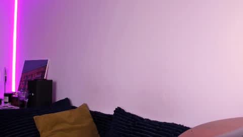 mia online show from 5, 7, 2026