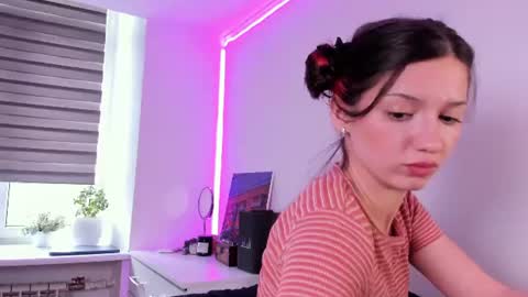 mia online show from 10, 7, 2026