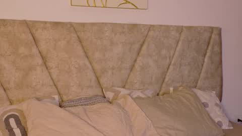 miablumm_ online show from 2, 12, 2025