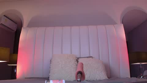 Snapshot of miacamille chatting on 6, 5, 2026 Mia Camille online show from 6, 5, 2026