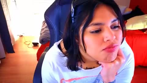 Mia online show from 8, 1, 2025