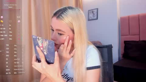Snapshot of miacarperrlux chatting on 30, 3, 2026 MiaCarper online show from 30, 3, 2026