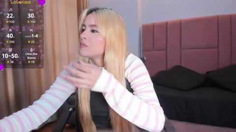 Snapshot of miacarperrlux chatting on 15, 4, 2026 MiaCarper online show from 15, 4, 2026