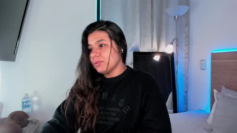 IG Yojanagomez  online show from 17, 2, 2025