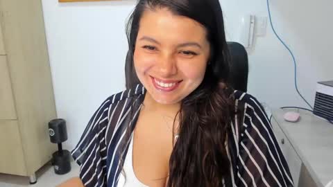 IG Yojanagomez  online show from 3, 3, 2025