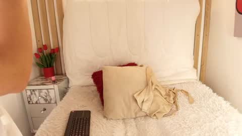Mia  online show from 11, 6, 2026