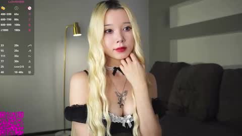 Snapshot of miagloww chatting on 27, 9, 2025 Mia online show from 27, 9, 2025