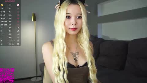 Snapshot of miagloww chatting on 28, 9, 2025 Mia online show from 28, 9, 2025