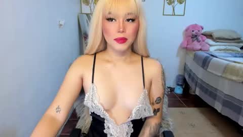 Snapshot of miah_here chatting on 22, 10, 2025 Miah online show from 22, 10, 2025