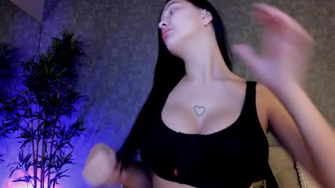 miahartx online show from 3, 2, 2026