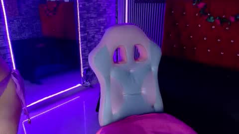 MIA VELEZ online show from 13, 3, 2026