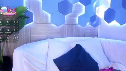 Mia  online show from 4, 10, 2025