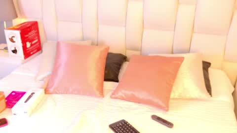 Snapshot of miakelsey chatting on 18, 6, 2026 Mia online show from 18, 6, 2026
