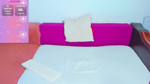 Mia Kittyy online show from 6, 10, 2025