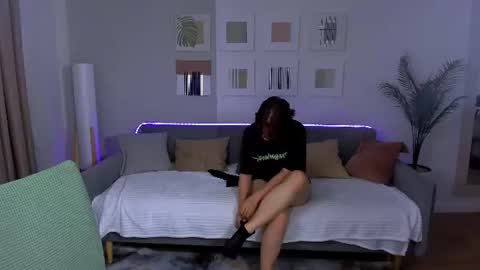 mialacrice online show from 21, 6, 2026