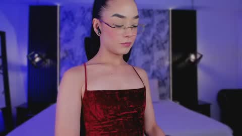 Mia Larouse online show from 21, 4, 2026