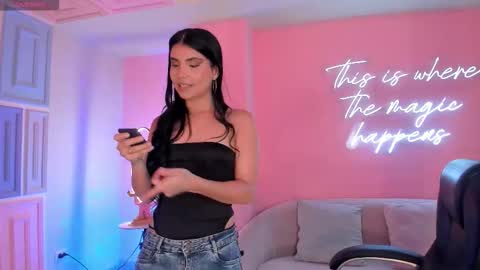 Call me Mia  online show from 18, 10, 2025