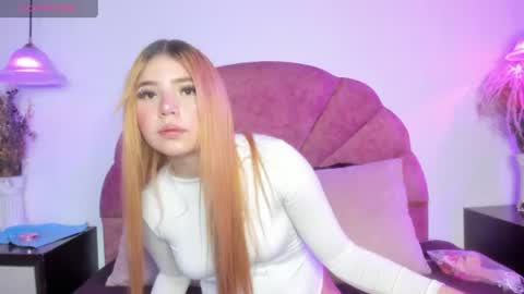 mialuxee_ online show from 19, 7, 2026
