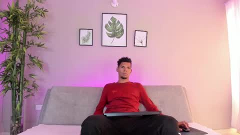 Mia online show from 10, 3, 2025