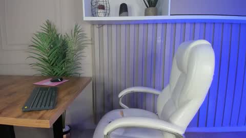 Snapshot of miamiller69 chatting on 12, 1, 2025 Mia online show from 12, 1, 2025