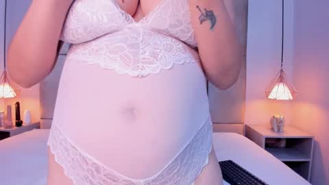 Snapshot of miamiller69 chatting on 2, 2, 2025 Mia online show from 2, 2, 2025