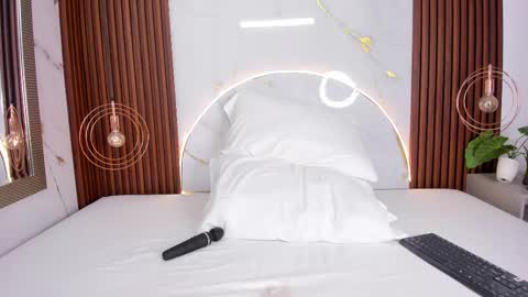 Snapshot of miamiller69 chatting on 8, 10, 2025 Mia online show from 8, 10, 2025