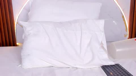 Snapshot of miamiller69 chatting on 27, 11, 2025 Mia online show from 27, 11, 2025