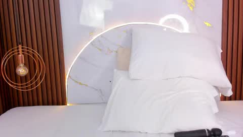 Mia  online show from 28, 4, 2026