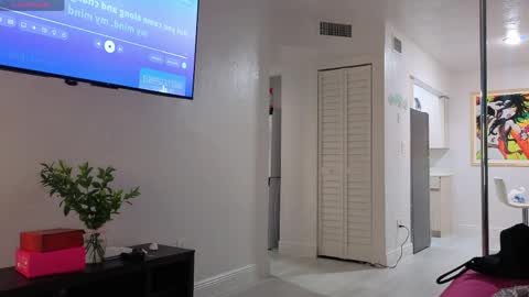 Snapshot of miamiworld chatting on 24, 5, 2026 MiamiWorld online show from 24, 5, 2026