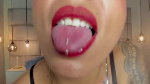 Mia Morgann online show from 2, 1, 2025