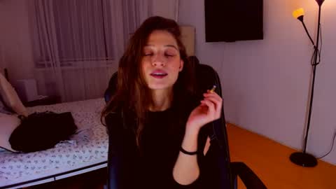 Mia online show from 29, 6, 2026