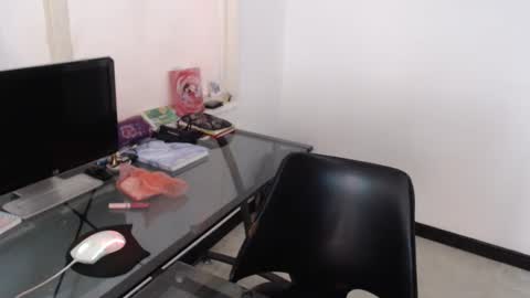 Mia Peyton   online show from 7, 12, 2024