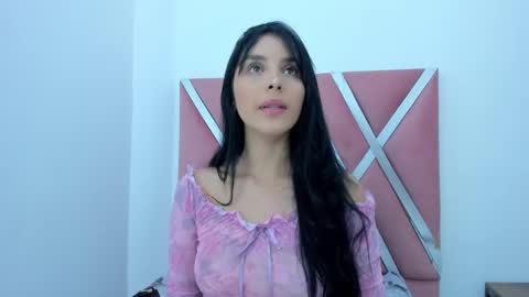 Mia Quevedo online show from 29, 9, 2025