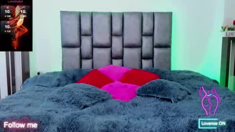 Mia Milf online show from 5, 10, 2025