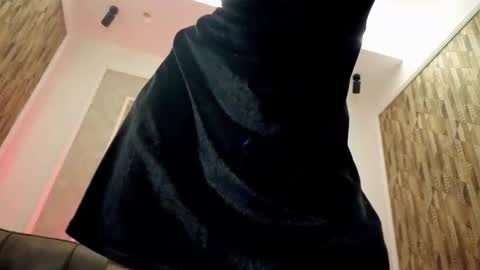 Mia online show from 10, 4, 2026