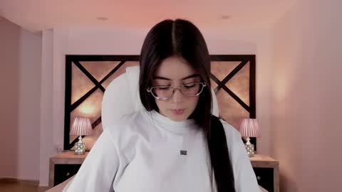 Mia online show from 28, 1, 2025