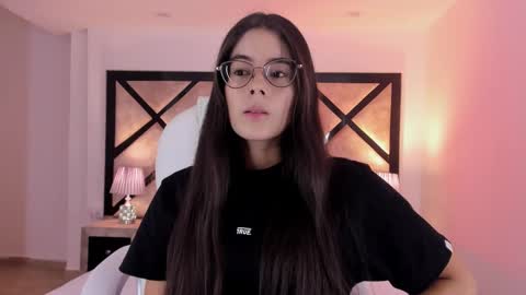 Mia online show from 3, 3, 2025