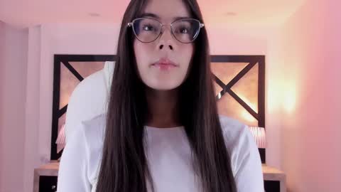 Mia online show from 3, 3, 2025