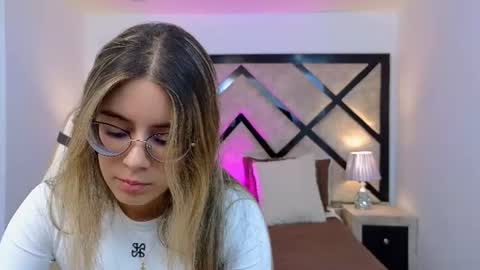 Mia online show from 28, 7, 2026
