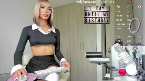 Mia  instagram miasspell online show from 4, 11, 2025