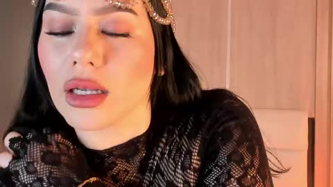 Mia online show from 4, 6, 2026